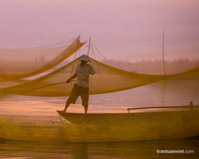 One armed fisherman, Hoi An, Vietnam